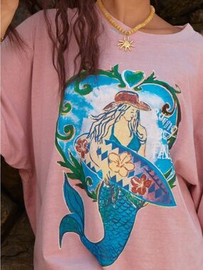 Resting Beach Face Mermaid Short Sleeve Tee by Sabbi NWT